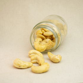LARGE RAW CASHEW NUTS