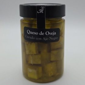 FORMATGE AMB OLI CURAT AMB ALL NEGRE